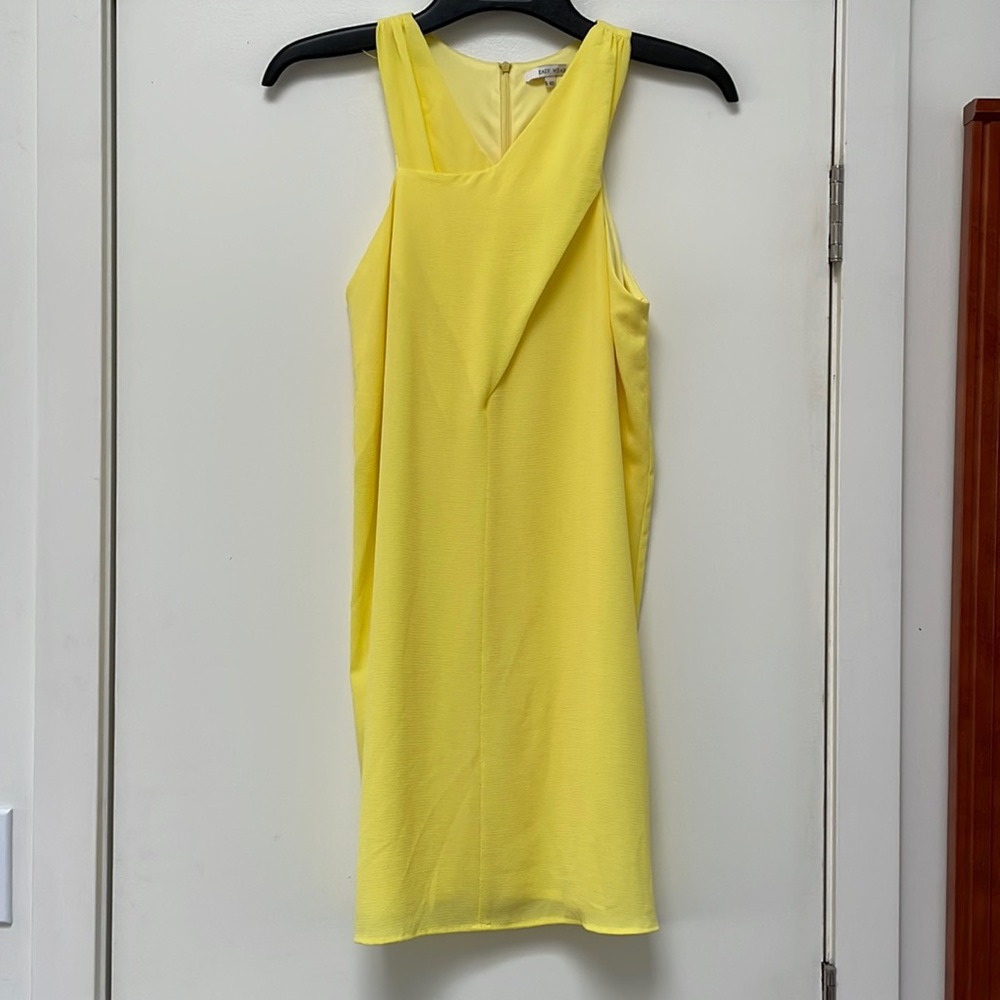 Gorgeous lemon yellow dress.